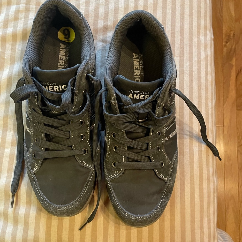 Perry Ellis Men's Charcoal Sneakers